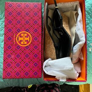 Sandalias nueva con su caja y bolsa de polvo